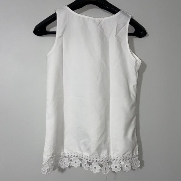 White sleeveless blouse with lace detail - Picture 3 of 8